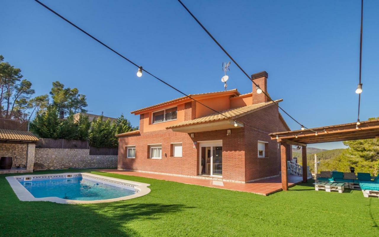 Mas Mestre con una capacidad de 6 a 8 huéspedes cerca de Sitges Olivella Esterno foto